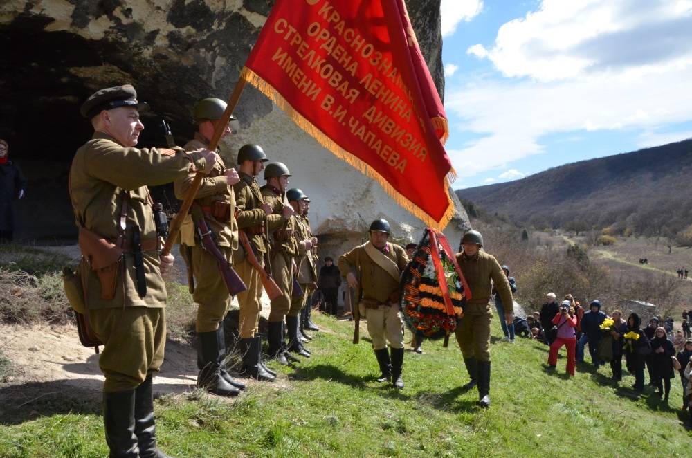 События в крыму. Мартыновский овраг рубеж героев. Мартыновский овраг Севастополь. Мартыновский овраг Инкерман. Военно исторический туризм Крым Севастополь.