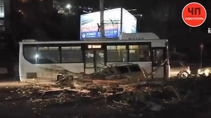 Севастополь ураган. Севастополь ураган 2021. Ураган в Севастополе. ДТП Севастополь Солнечный. Ураган в Севастополе сейчас.