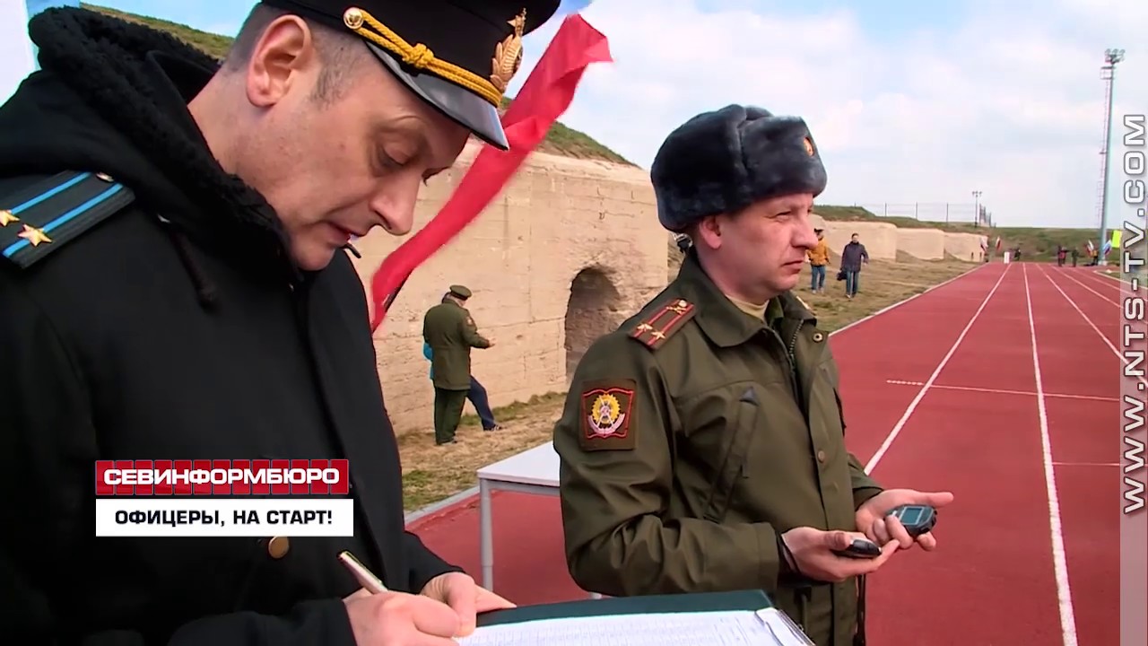 военные подтягиваются. физическая подготовка офицера. штабной офицер. военная подготовка для девушек. физическая подготовка офицер.