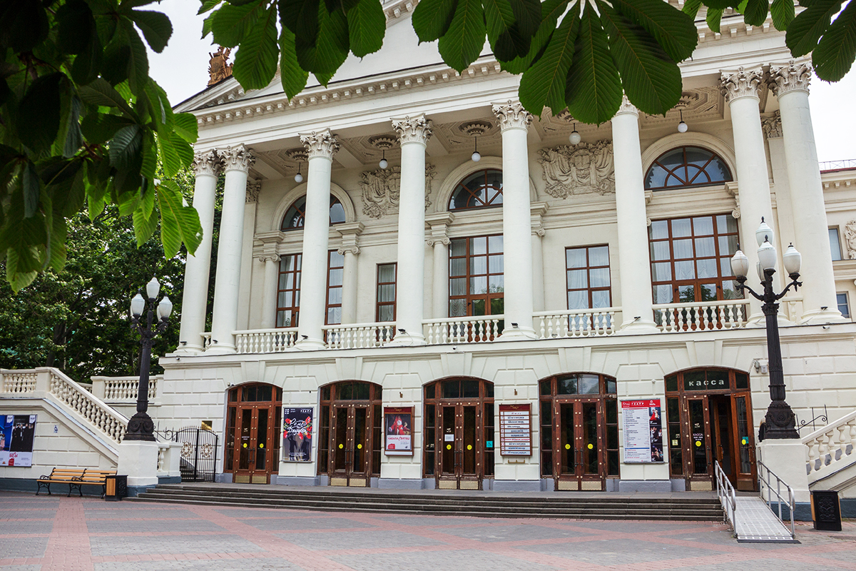 театры севастополя