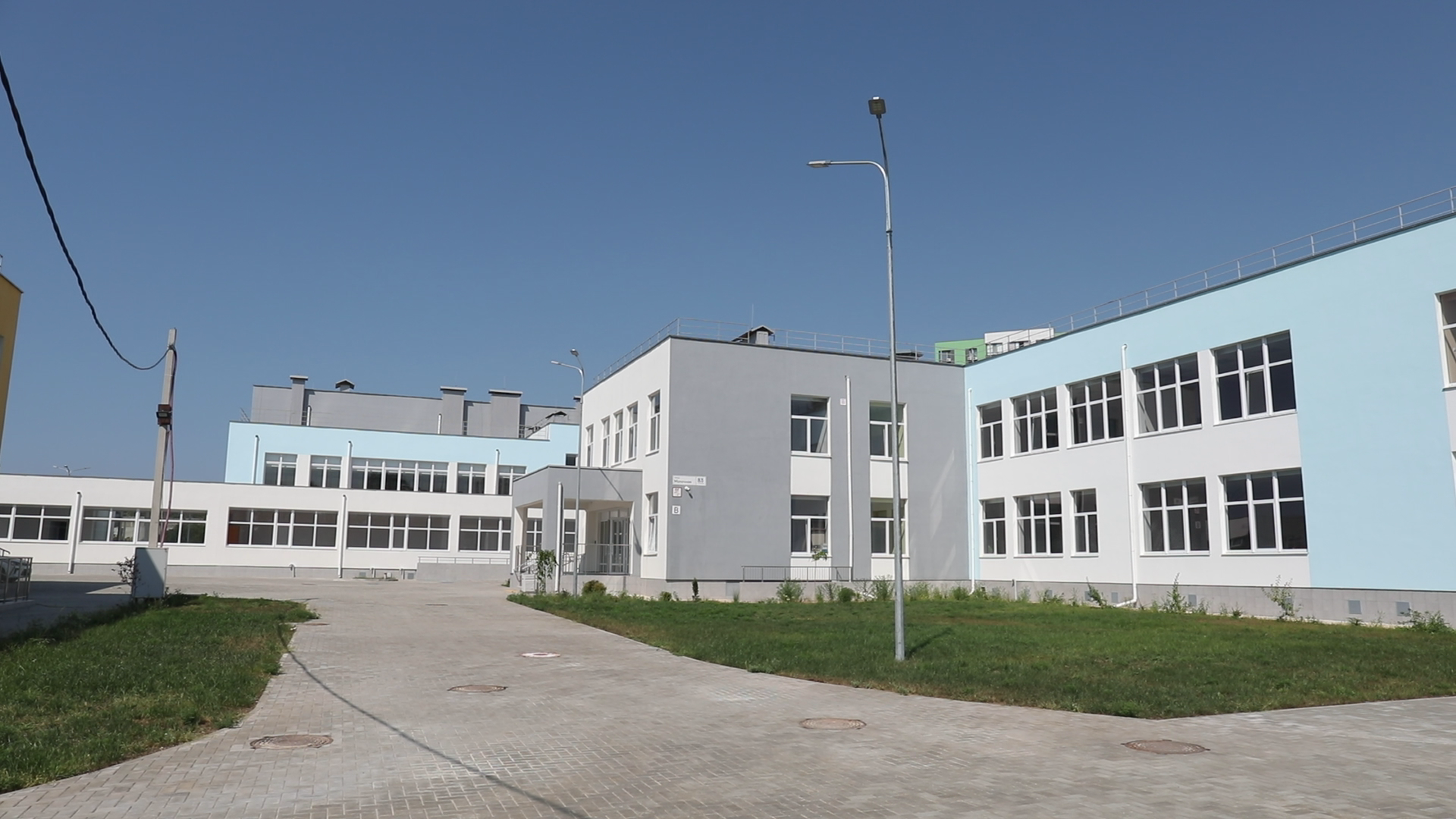 Школе 240 учеников. Школа это социальный объект. Новые школы в Крыму.