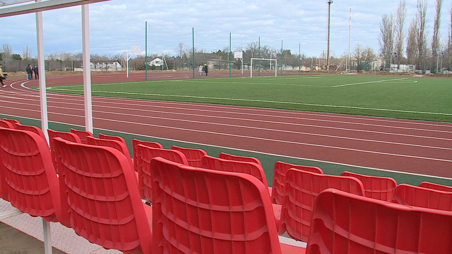 Осталось подвести воду и свет: стадион в Андреевке будет готов к июню ...