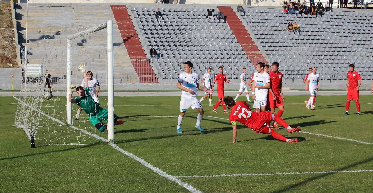 Гигаспорт севастополь. Стадион в Бахчисарае. ФК коралл Севастополь. ФК тигры Севастополь. Sport Team, Севастополь.