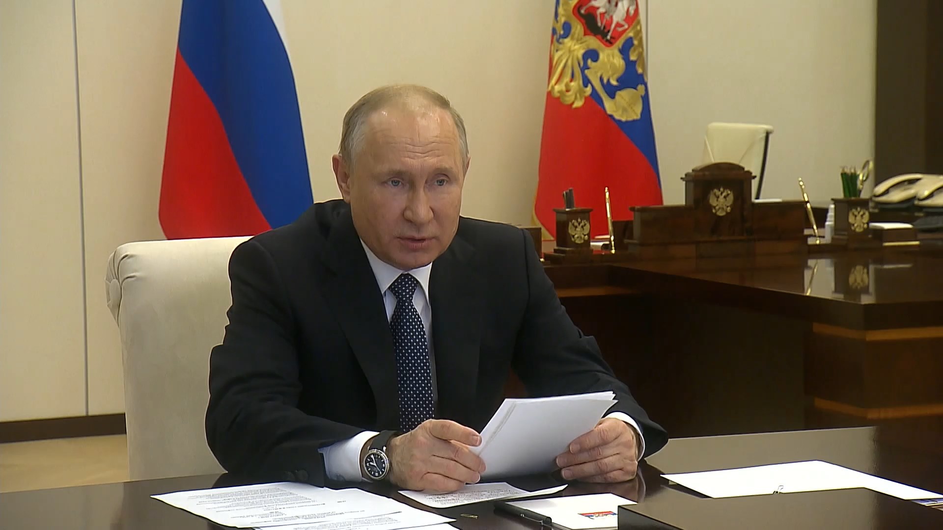 Путин на совещании